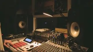 Behind the Beat | Mpc 2500 edition | Brenky - Trainz