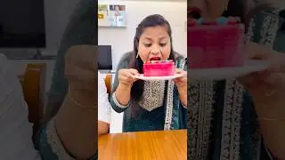 Она тихонько разделила его торт на две части 😱🤣 Том и Джерри #шорты