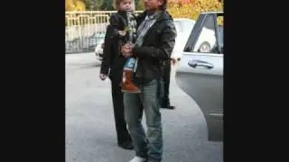 Gwen Stefani and her Family - 122008 - PapaBrazzi Report