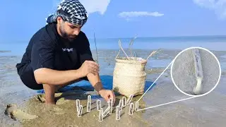 What&rsquo;s Hiding Beneath the Sand? Razor Clam Digging