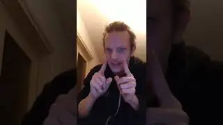 Nepjournalist Rogier Flop weer afgeleid door trollen tijdens fake news RHTV-baggershow