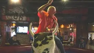 Digger Phelps Rides The Mechanical Bull | CampusInsiders