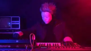 Behringer Model D  ( Synthwave / Outrun  / Cyberpunk )