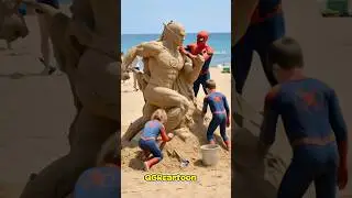 Spider-Man vs Hulk building a giant sand the flash  sculpture#marveltoys#hulk #spiderman #shorts