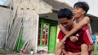 Longest piggy back shoulder ride of the year | trailer