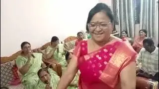 अहो आत्याबाई अहो सासूबाई आता तुम्ही च केली मात.. आडाच पाणी काढायला गेली अन ढापकन पडली त्यात 