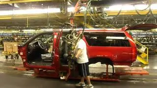 Cadillac Escalade being built at the Arlington GM Assembly plant - WOW moment part 3