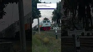 KERETA TERPANJANG!! KA JAYAKARTA || #jayakarta #keretaapiindonesia #train