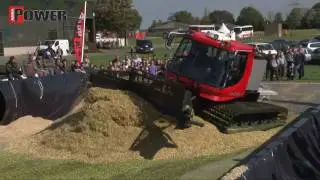 Pistenbully 300 Mais verdelen / on the corn