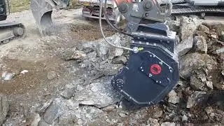 Skancraft Vibroripper SCVR25 beim Einsatz im Fels