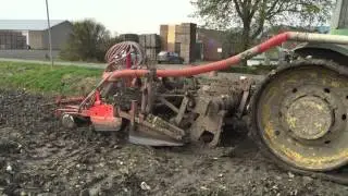 Loonbedrijf Kees Bakker Dirkshorn met een Gramegna krukas spitmachine en daarna zaaien