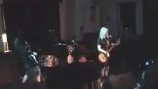 The Mansons - Never Help Anyone - live at Side Show Alley