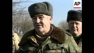 CHECHNYA: GROZNY: RUSSIAN INFANTRY PREPARE TO ATTACK