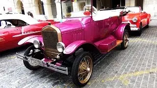 Oldtimer Parade - Im Alltagsverkehr von Havanna Kuba
