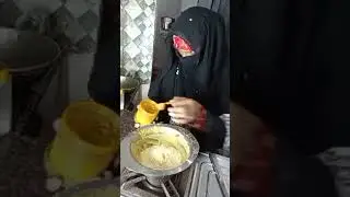 Aloo ke crispy pakode and Chai 🤷&zwj;♀️ #naazrustamvlog
