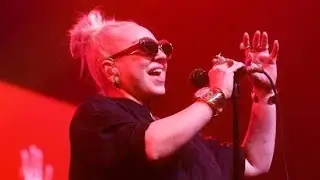 Sia sing 