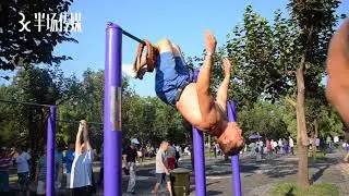 Chinese Old Men's High Skill Gymnastics in The Morning  Exercise