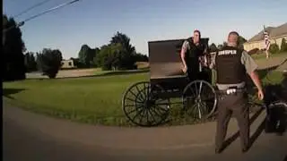VIDEO: TROOPER JUMPS IN RUNAWAY AMISH BUGGY