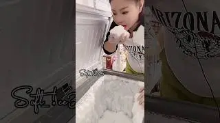 ICE QUEEN FR0ST SCRAPING & EATING 🥶 #freezerfrost #frost #icebites #whiteice #freezer #iceeating