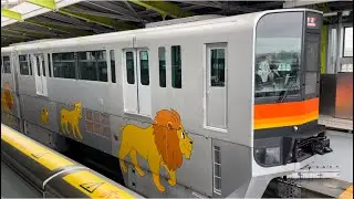 多摩都市モノレール1000系1107編成〔多摩動物公園(ライオン) ラッピング〕が回送電車として無灯火で高松駅1番線に到着停車〜静かに発車するフルシーン（2024.6.28.10:54）