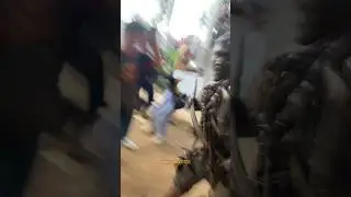 Baju Hitam Kena Sama Kuda Lumping