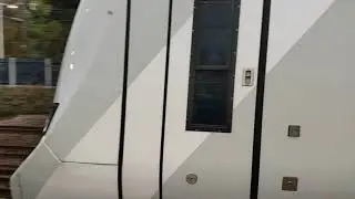Class 717 Desiro City arriving Harringay Station with a fan noise