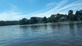 261.  Un vieil avion passe proche au dessus de nous (c'est maxi relou ne cliquez pas svp)