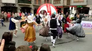 Danses folklòriques del Contrapàs i la Marratxa a Andorra i Sant Julià o les falles de Sant Joan