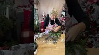 It&rsquo;s DIY Weekend! Get a Christmas floral design kit on sale for your next craft project! It&rsquo;s like