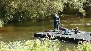 Fritzlar : Aufbau einer Jet float Brücke  über die Eder durch das THW