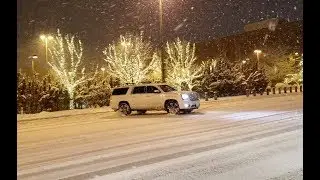 SUV spins out of control in snow TWICE in Seattle Winter Snowstorm 2019 Whiteout Conditions 4K UHD