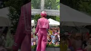 Mic'd up Fashions on the Field commentary #fashion #FOTF #oaksday #melbournecup