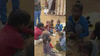 खुशियां बांटते रहो 😊#help #helping #humanity #poorkid #poor #poorpeople #helpingothers #shorts #sad