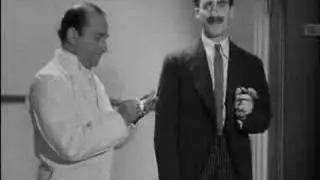 Hermanos Marx - Y tambien dos huevos duros