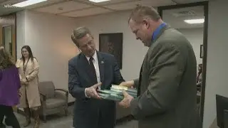 Congressman Tim Burchett delivers book delivery to Knox Co. Mayor Glenn Jacobs