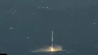 Falcon 9 first stage landing, April 2016 (close-up & slow motion)