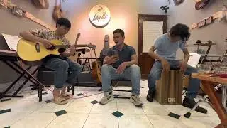 Cơn mưa tháng 5 - hai anh học viên trả bài