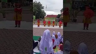 Lihat Kak Adel pentas seni diSekolah