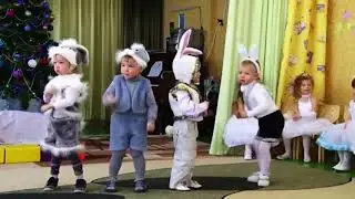 Прикол на утреннике. Детишки рвут зал. Children tear the hall. 孩子们撕裂了大厅