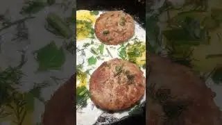 Базовый минимум холостяка. Холостяцкая яичница. Тарелочницы, приходите в гости, угощу.