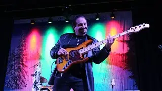 Paul Lee bass solo with On The Roxx