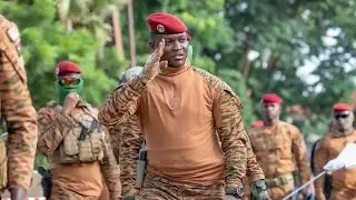 MWAMBA ALIISIMAMISHA GHANA KWA MASAA MAWILI UNGEDHANI NI RAIS WAO ANAPENDWA SANA