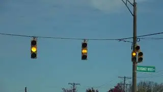 Eagle Flatback and Econolite traffic signals - Short Video *REPLACED*