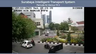 Pemuda's road conditions in the city of Surabaya when the weather is cloudy
