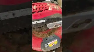 Careful! don't over fill your Briggs & Stratton lawnmower with oil. How to top it off the right way!