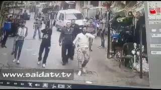 بالفيديو ... كاميرة مراقبة سجلت الإشكال الذي حصل في حي الزيب في مخيم عين الحلوة قبل يومين