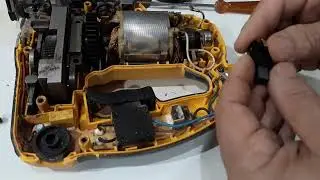 Como trocar as escovas de carv&atilde;o da tico tico Dewalt DW300