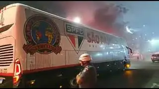 TORCIDA INDEPENDENTE l RECEP&Ccedil;&Atilde;O NA CHEGA DO TIME NO MORUMBI