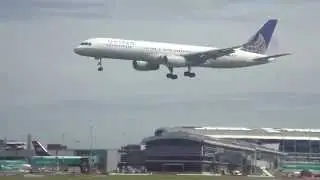 United Airlines Boeing 752 landing at Dublin Airport