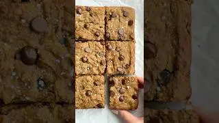 Chocolate Chip Banana Blondies (Easy & Healthy!)
